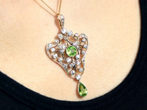 ANTIQUE ART NOUVEAU 302CT PERIDOT AND 341CT DIAMOND 14CT YELLOW GOLD PENDANT BROOCH CIRCA 1890 - ADDITIONAL PHOTO 11