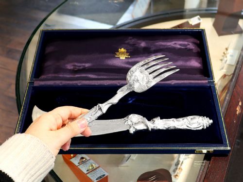 fig 3. An engraved Victorian sterling silver fish serving knife and fork set presented inside a fitted black box.