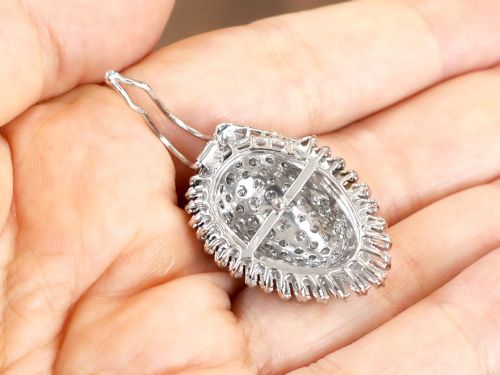 fig 4. A 1950s vintage white gold organic pendant set with brilliant-cut diamonds and bordered by baguette-cut diamonds.