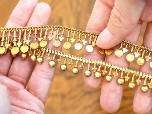 fig 4. An antique 18ct yellow gold Victorian fringe necklace featuring articulated drop elements with spherical ball terminals and beaded details.
