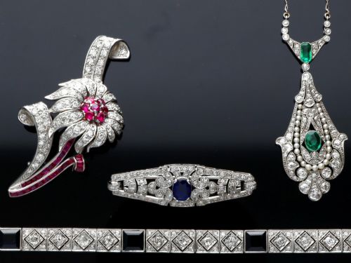 fig 4. An Art Deco platinum bracelet featuring square basaltic blue sapphires and diamond-shaped link panels set with old-cut diamonds.