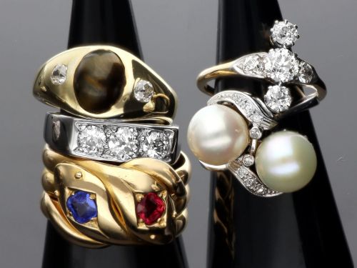 fig 4. An antique 18ct yellow gold ring featuring five old-cut diamonds set in a geometric white metal arrangement.