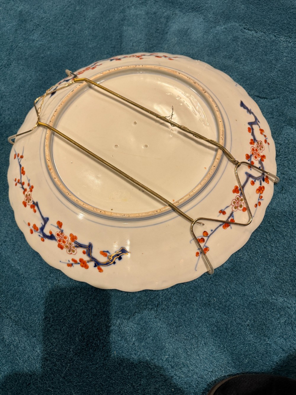 A large Japanese Meiji period porcelain charger plate with a scalloped edge, depicting women in traditional kimonos beneath a tree, bordered in cobalt blue and floral motifs. View VII