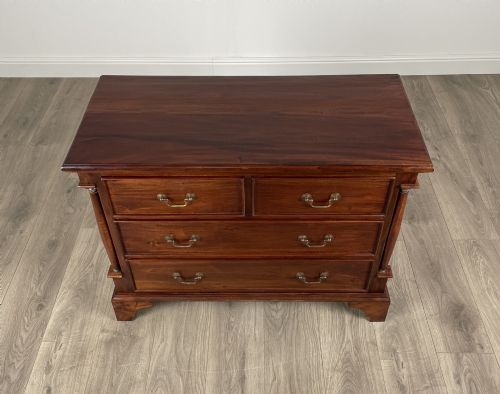 ANTIQUE DWARF CHEST OF DRAWERS IN MAHOGANY - ADDITIONAL PHOTO 1