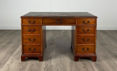antique edwardian pedestal desk in mahogany - CATEGORY: ANTIQUE DESKS - DATED EDWARDIAN