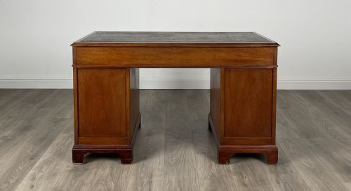 ANTIQUE EDWARDIAN PEDESTAL DESK IN MAHOGANY - ADDITIONAL PHOTO 5