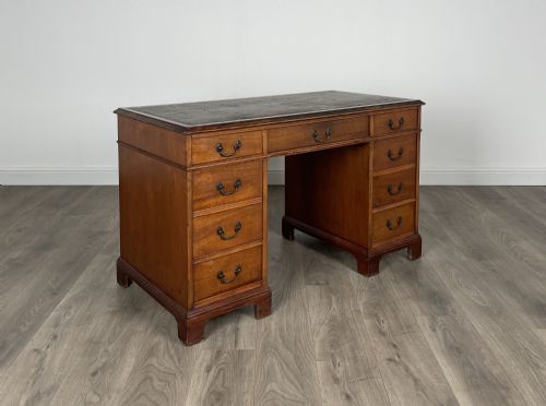 ANTIQUE EDWARDIAN PEDESTAL DESK IN MAHOGANY - ADDITIONAL PHOTO 6