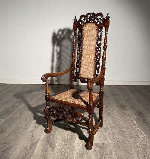 ANTIQUE 17TH CENTURY ARMCHAIR IN OAK - ADDITIONAL PHOTO 1