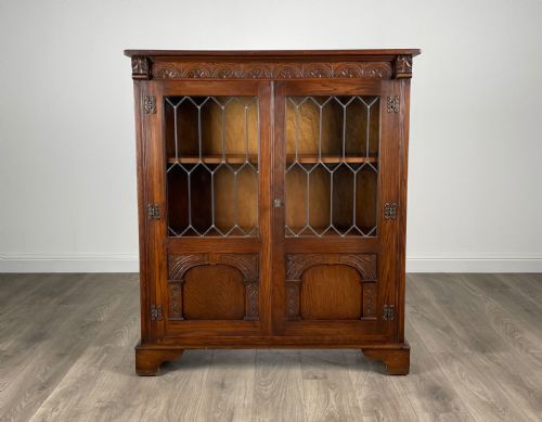 antique edwardian display cabinet in oak - CATEGORY: ANTIQUE BOOKCASES - DATED EDWARDIAN
