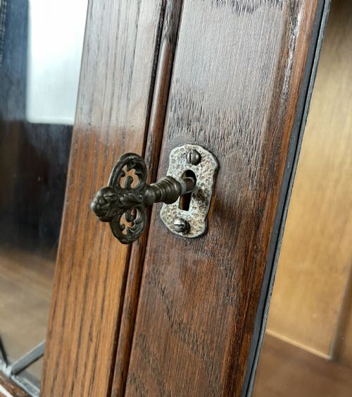 ANTIQUE EDWARDIAN DISPLAY CABINET IN OAK - ADDITIONAL PHOTO 7