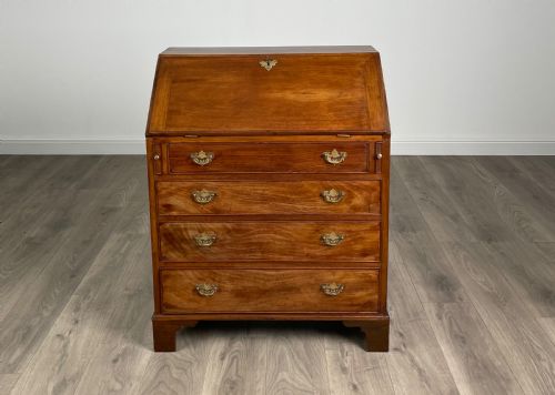 antique georgian style bureau of small proportion in walnut - CATEGORY: ANTIQUE BUREAU - DATED EDWARDIAN