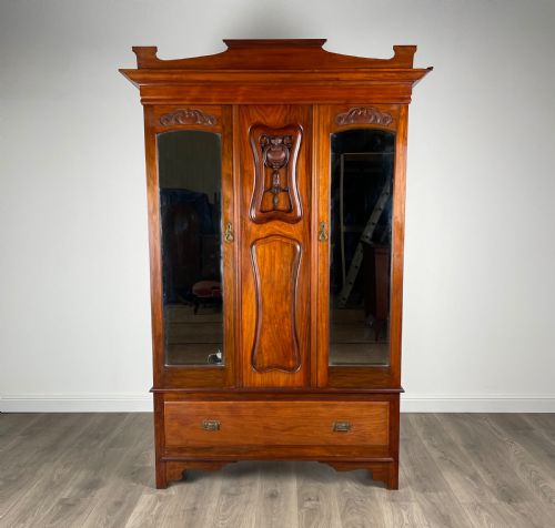 antique 20th century wardrobe in walnut - CATEGORY: ANTIQUE WARDROBES - DATED EDWARDIAN