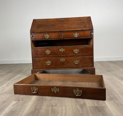 ANTIQUE 18TH CENTURY BUREAU IN OAK - ADDITIONAL PHOTO 2