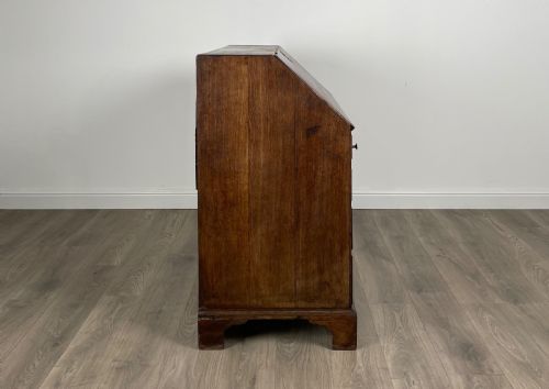ANTIQUE 18TH CENTURY BUREAU IN OAK - ADDITIONAL PHOTO 9