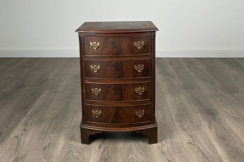 antique 20th century small bow front chest of drawers in mahogany - CATEGORY: ANTIQUE CHEST OF DRAWERS - DATED EDWARDIAN