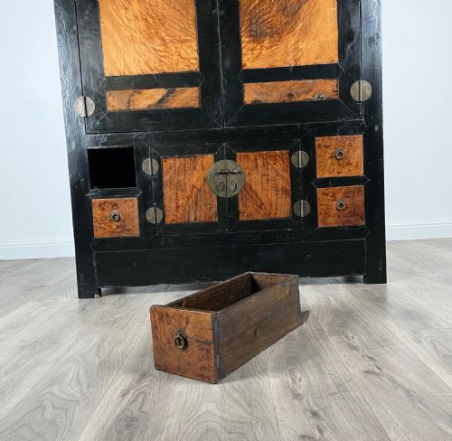 ANTIQUE 19TH CENTURY CHINESE CUPBOARD IN EBONISED PINE - ADDITIONAL PHOTO 9