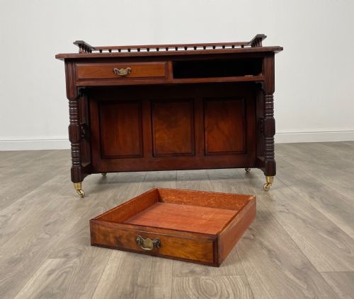 ANTIQUE EDWARDIAN LEATHER TOP DESK IN MAHOGANY - ADDITIONAL PHOTO 1