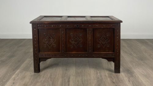 antique 18th century blanket box coffer in oak - CATEGORY: ANTIQUE CHESTS - DATED GEORGIAN