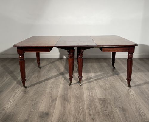 antique 18th century dining table in mahogany - CATEGORY: ANTIQUE TABLES - DATED GEORGIAN
