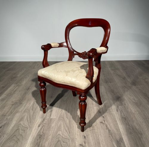 ANTIQUE SET OF 10 VICTORIAN STYLE BALLOON BACK DINING CHAIRS IN MAHOGANY - ADDITIONAL PHOTO 1