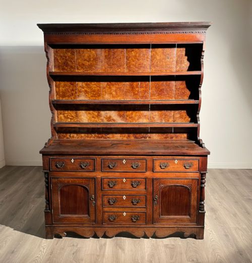 antique 18th century welsh dresser in oak - CATEGORY: ANTIQUE DRESSERS - DATED GEORGIAN