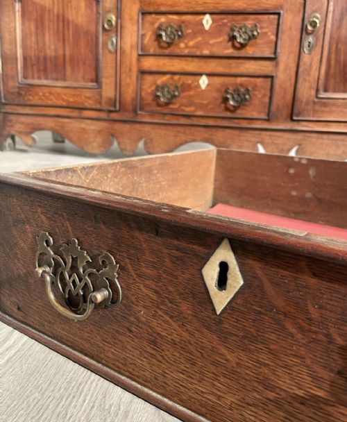 ANTIQUE 18TH CENTURY WELSH DRESSER IN OAK - ADDITIONAL PHOTO 3