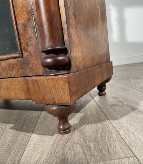 ANTIQUE 19TH CENTURY DISPLAY CABINET IN WALNUT - ADDITIONAL PHOTO 3