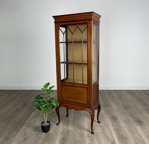 antique 19th century display cabinet in mahogany - CATEGORY: ANTIQUE CABINETS - DATED VICTORIAN