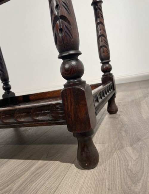 ANTIQUE 20TH CENTURY CARVED SIDE TABLE IN OAK - ADDITIONAL PHOTO 2