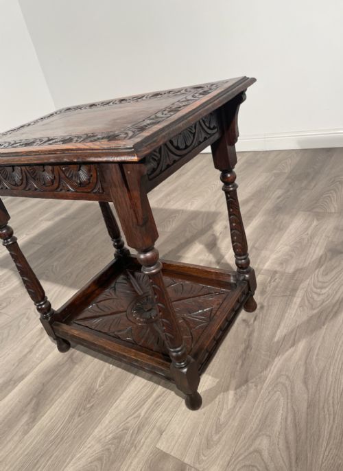 ANTIQUE 20TH CENTURY CARVED SIDE TABLE IN OAK - ADDITIONAL PHOTO 3