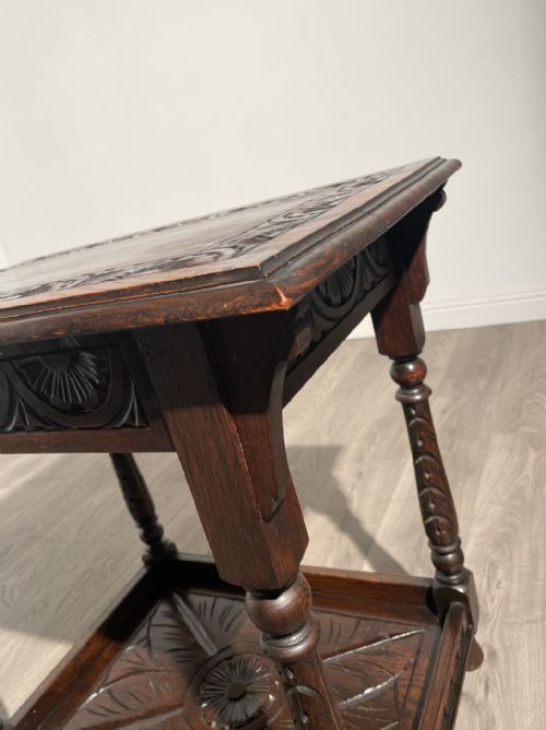 ANTIQUE 20TH CENTURY CARVED SIDE TABLE IN OAK - ADDITIONAL PHOTO 6