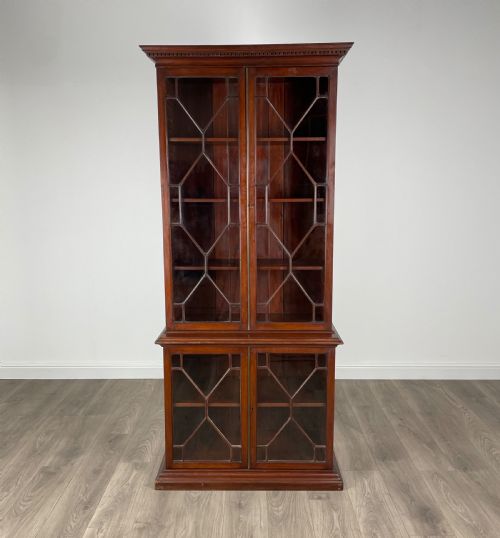 antique 18th century glazed display cabinet in mahogany - CATEGORY: ANTIQUE BOOKCASES - DATED GEORGIAN