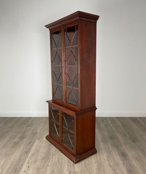 ANTIQUE 18TH CENTURY GLAZED DISPLAY CABINET IN MAHOGANY - ADDITIONAL PHOTO 5