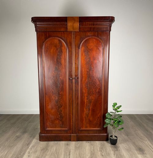 antique 19th century wardrobe in mahogany - CATEGORY: ANTIQUE WARDROBES - DATED VICTORIAN