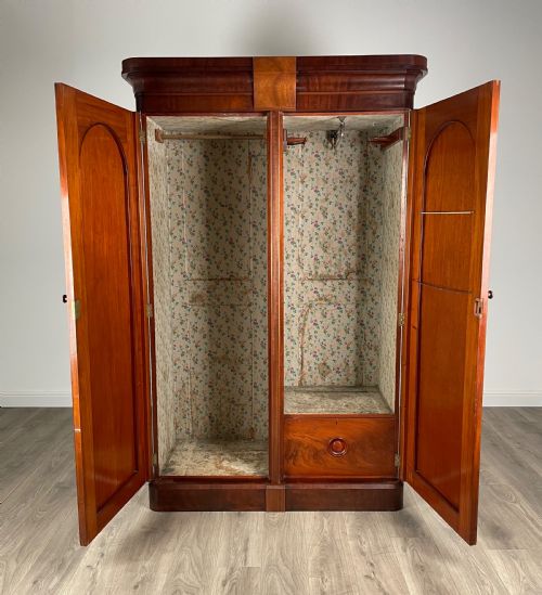 ANTIQUE 19TH CENTURY WARDROBE IN MAHOGANY - ADDITIONAL PHOTO 1