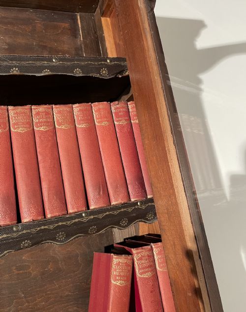 ANTIQUE 20TH CENTURY BOOKCASE ON CUPBOARD IN WALNUT - ADDITIONAL PHOTO 10