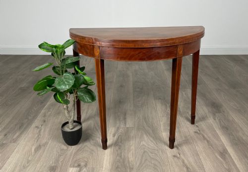 antique 19th century round inlaid tea table in mahogany - CATEGORY: ANTIQUE TABLES - DATED 19TH CENTURY