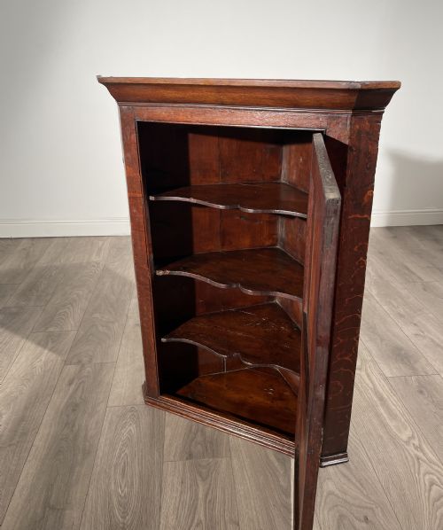 ANTIQUE 18TH CENTURY OAK HANGING CORNER CUPBOARD - ADDITIONAL PHOTO 1