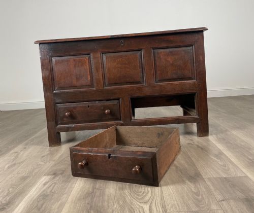 ANTIQUE 18TH CENTURY BLANKET BOX MULE CHEST IN OAK - ADDITIONAL PHOTO 2