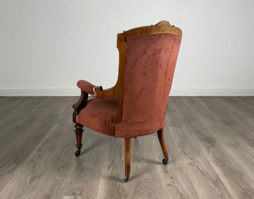 ANTIQUE 19TH CENTURY BUTTON BACK ARMCHAIR IN WALNUT - ADDITIONAL PHOTO 4
