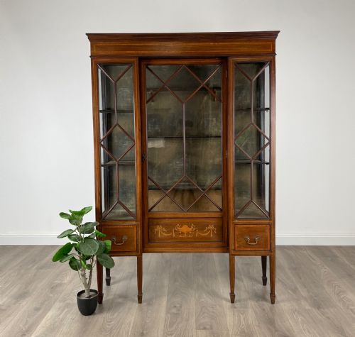 antique 19th century inlaid display cabinet in mahogany - CATEGORY: ANTIQUE CABINETS - DATED 19TH CENTURY