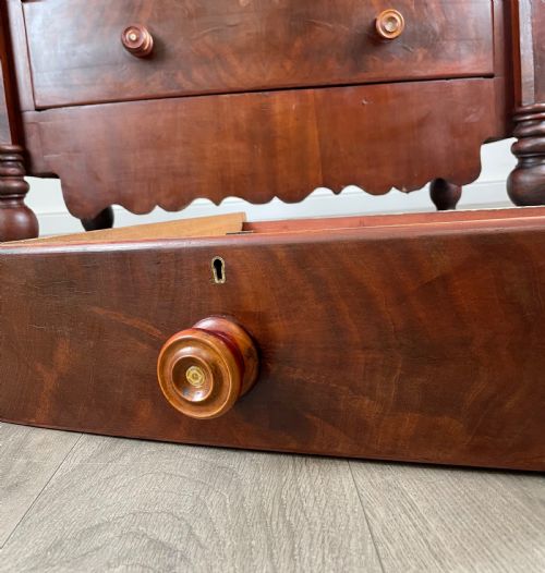 ANTIQUE 19TH CENTURY BOW FRONT CHEST OF DRAWERS IN MAHOGANY - ADDITIONAL PHOTO 2