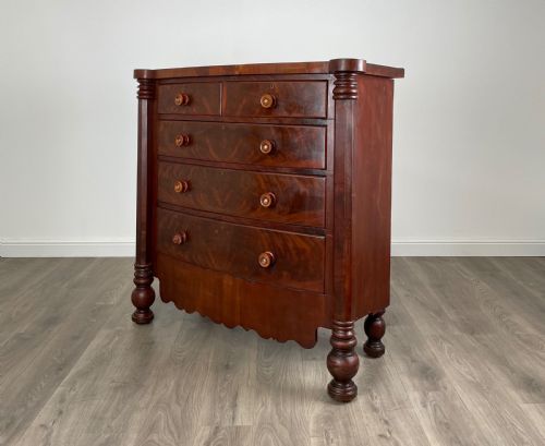 ANTIQUE 19TH CENTURY BOW FRONT CHEST OF DRAWERS IN MAHOGANY - ADDITIONAL PHOTO 4