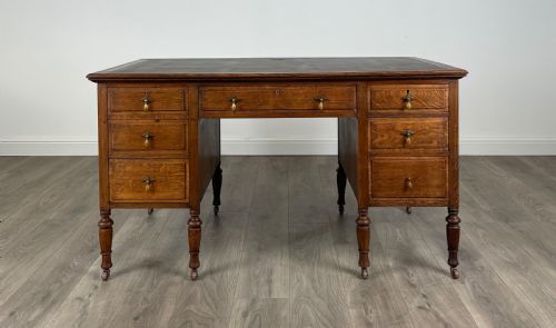 antique 20th century jacobean style desk in oak - CATEGORY: ANTIQUE DESKS - DATED EDWARDIAN