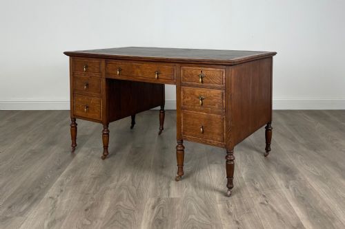 ANTIQUE 20TH CENTURY JACOBEAN STYLE DESK IN OAK - ADDITIONAL PHOTO 4