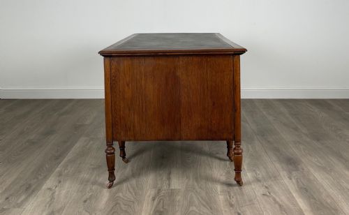 ANTIQUE 20TH CENTURY JACOBEAN STYLE DESK IN OAK - ADDITIONAL PHOTO 9