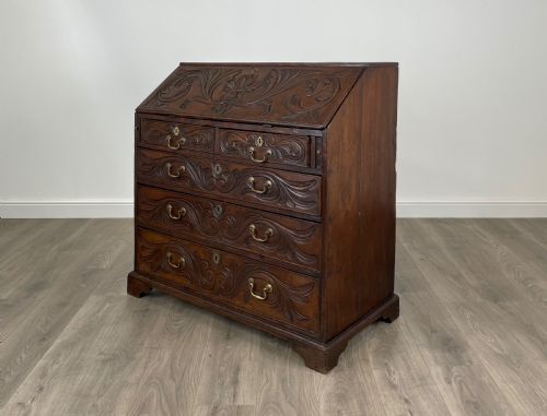 ANTIQUE 18TH CENTURY HEAVILY CARVED BUREAU IN OAK - ADDITIONAL PHOTO 4