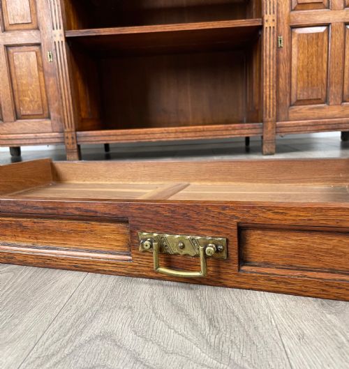 ANTIQUE 20TH CENTURY SIDEBOARD IN OAK - ADDITIONAL PHOTO 3