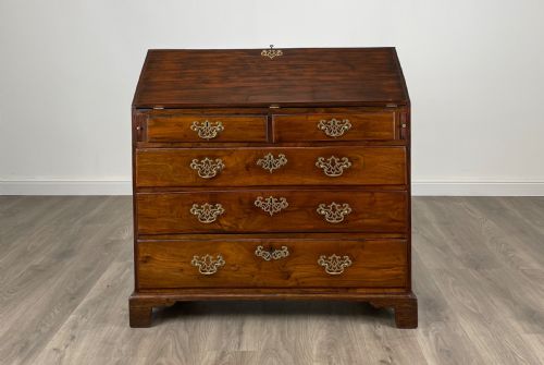 antique 18th century bureau in mahogany - CATEGORY: ANTIQUE BUREAU - DATED 18TH CENTURY