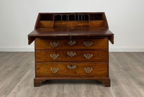 ANTIQUE 18TH CENTURY BUREAU IN MAHOGANY - ADDITIONAL PHOTO 1